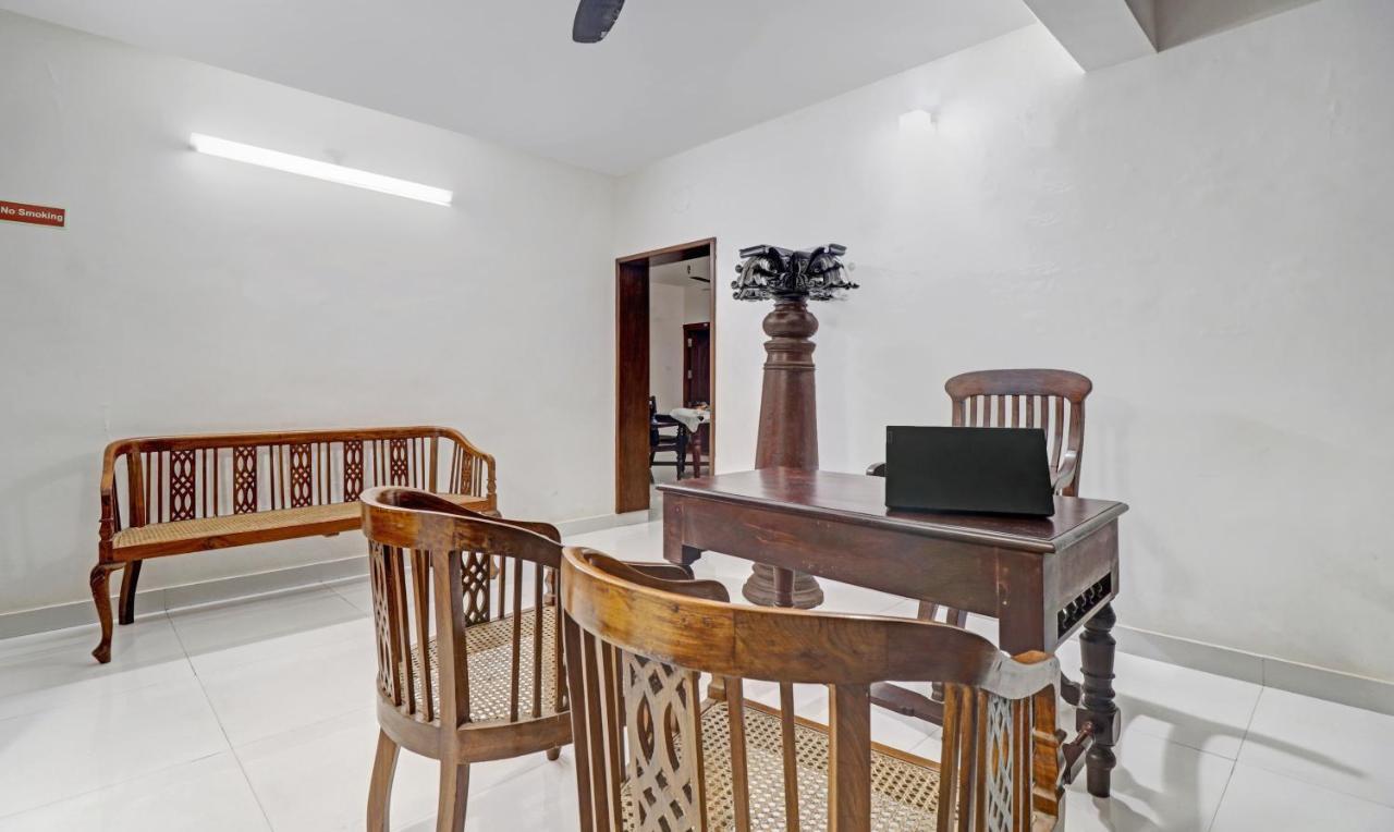 Treebo Backpackers Inn Kochi Luaran gambar